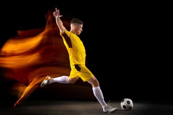 Jogador de futebol.
