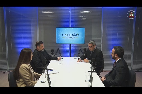 Gravação do podcast Conexão Justiça.