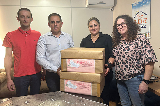 Entrega de absorventes.