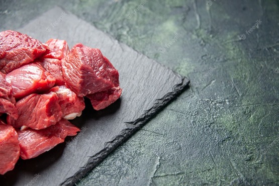Carne crua.