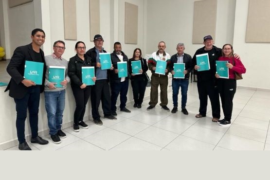 Entrega de títulos de propriedade.