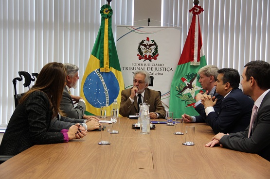Reunião entre TJSC, AJ e Unisul.