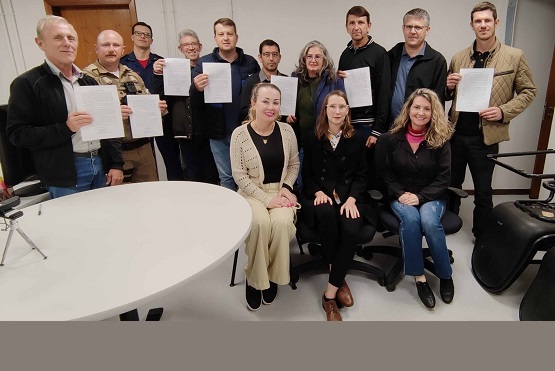Representantes das entidades beneficiadas.