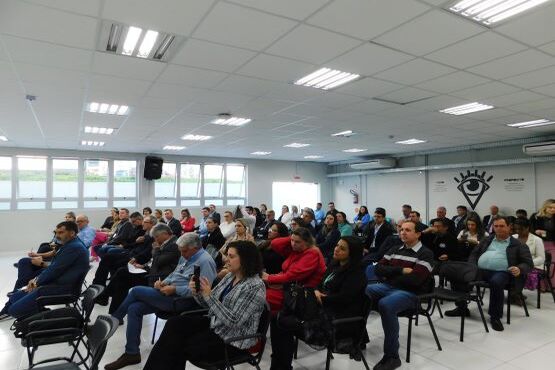 No encontro: empresários da região, presidentes de sindicatos e parceiros do programa.