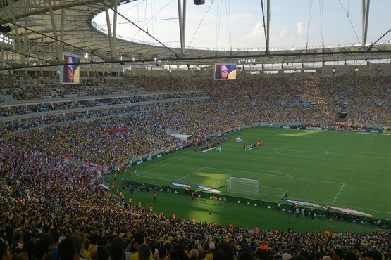 Estádio de futebol.