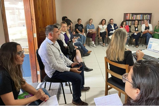 Servidores e magistrados da área da família, infância e juventude.