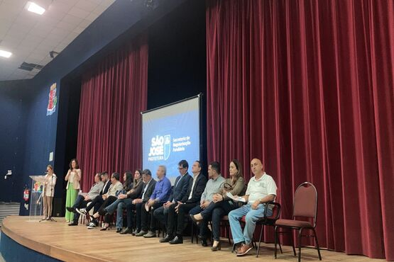 Entrega de títulos de propriedade.