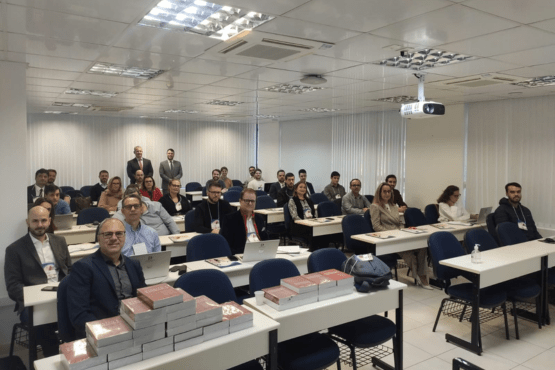 Encontro presencial do curso Introdução ao Direito e Economia.