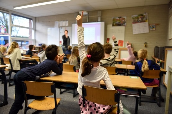 Sala de aula com crianças.