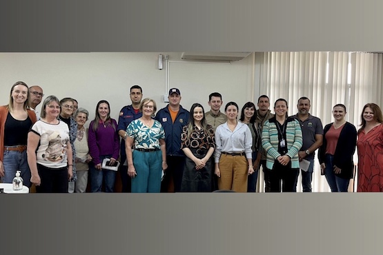 Representantes das entidades beneficiadas.