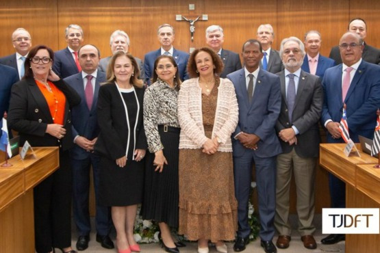 Autoridades na reunião do Consepre.
