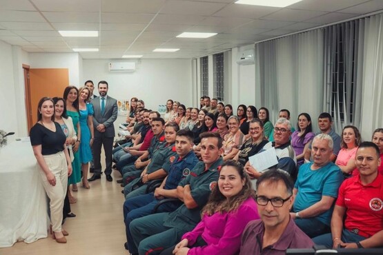 Representantes das entidades beneficiadas.