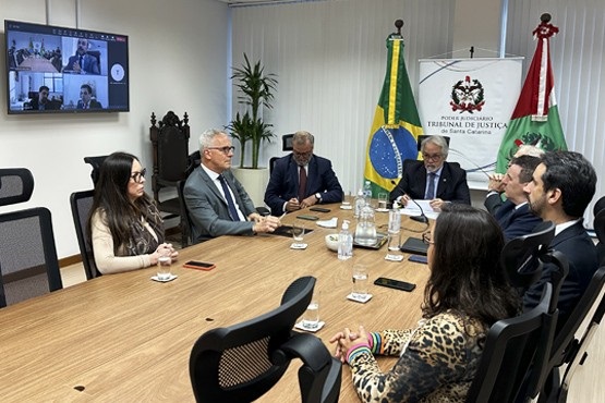 Reunião sobre construção de novo fórum.