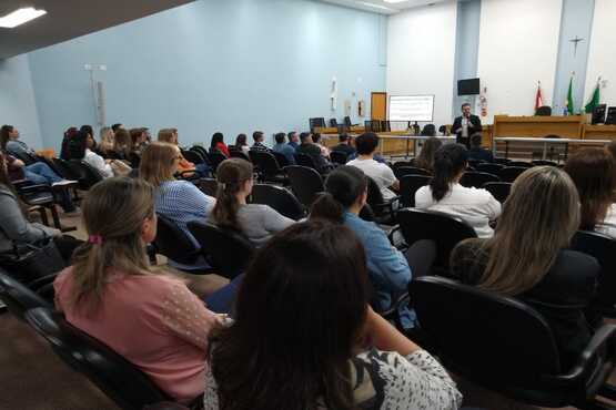 Servidores recebem orientações.