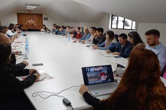 Reunião de pretendes de adoção.