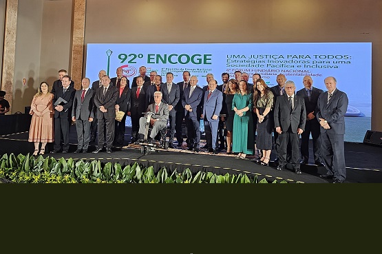 Autoridades no palco.