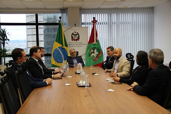 Reunião entre o TJSC e Sebrae-SC.