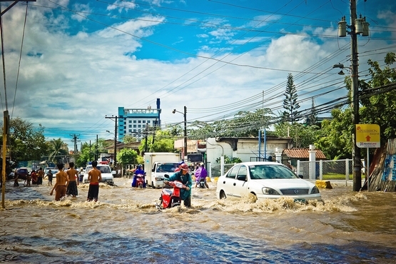 Rua alagada.
