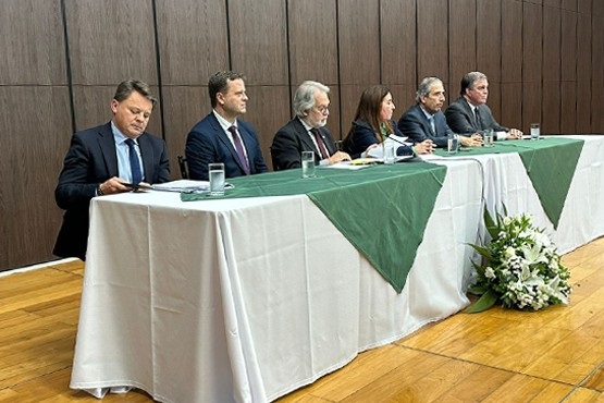 Mesa de autoridades.