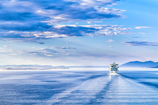 Cruzeiro em alto mar.