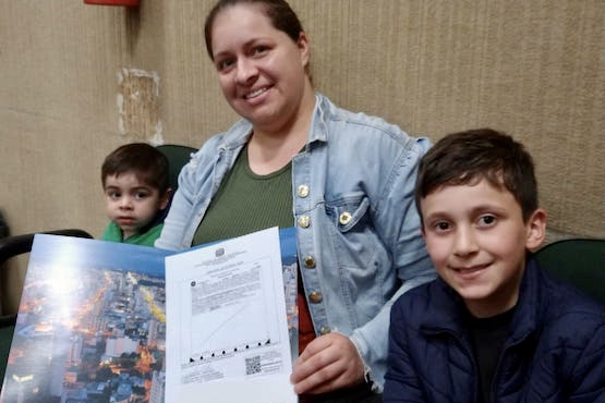 Família beneficiada do programa Lar Legal.