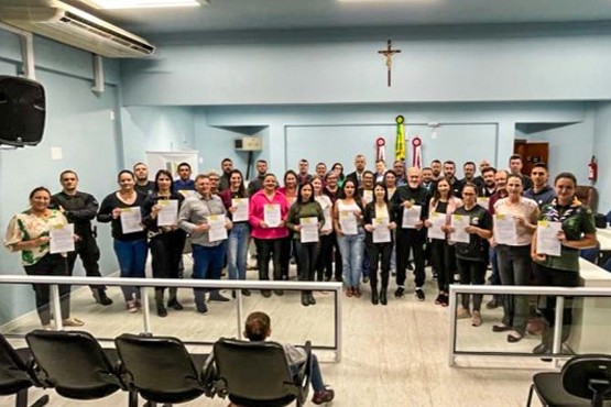 Representantes das entidades beneficiadas.