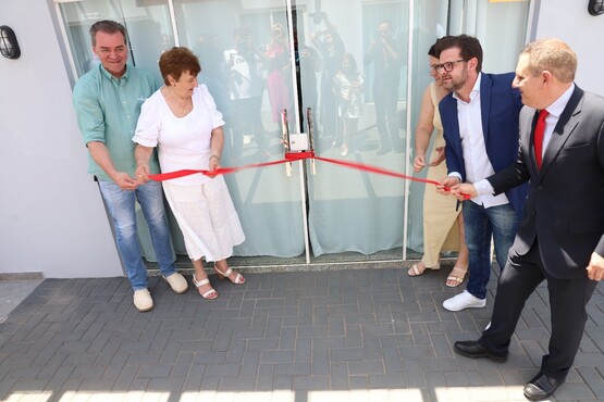 Abertura simbólica de porta.