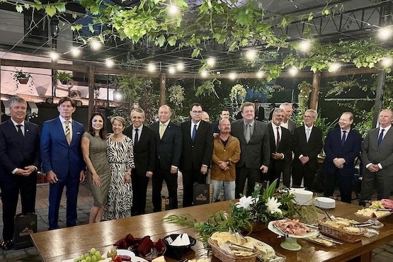 Autoridades presentes na homenagem.