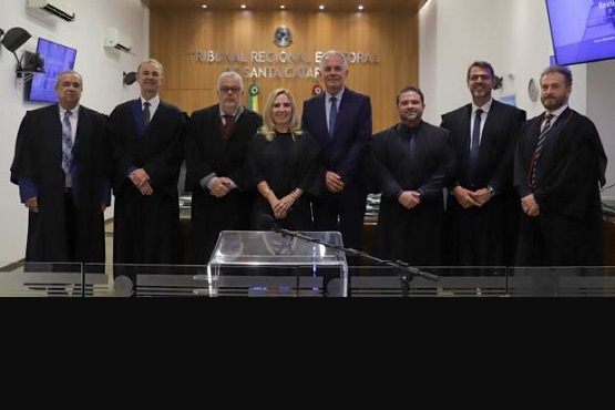 Desembargadores e juízes.