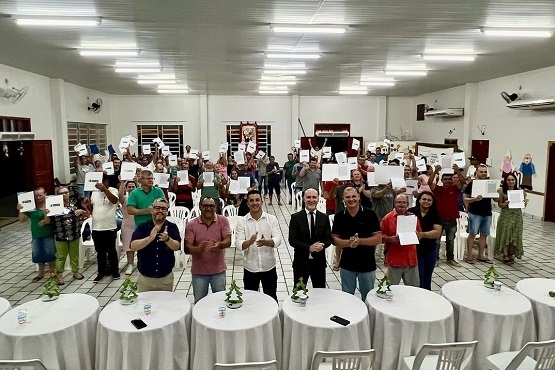 Solenidade de entrega de títulos.