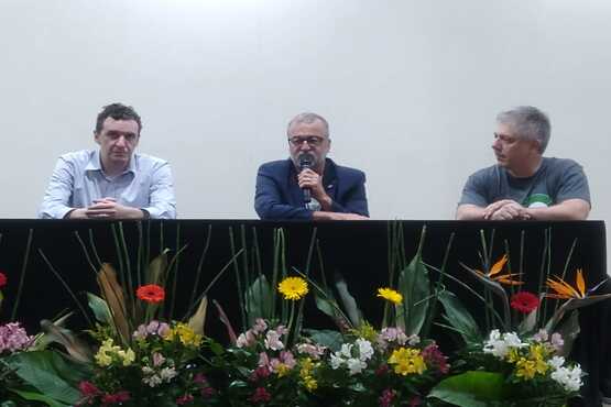 Mesa de autoridades.