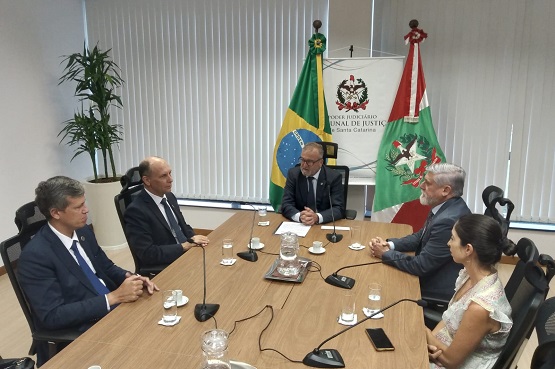 Mesa de autoridades TJSC