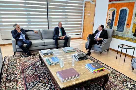 TJSC recebe visita institucional de AMC.