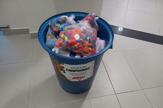 ponto de arrecadação de tampinhas de plástico