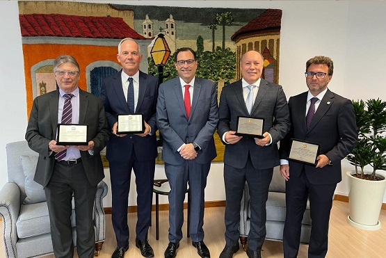 Desembargadores homenageados pelos serviços prestados