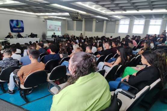 Sessão do Tribunal do Júri na Uniplac