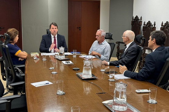 desembargador Luiz Felipe Schuch em reunião com a AJ