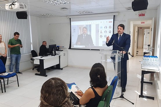 Desembargador Schuch em pronunciamento