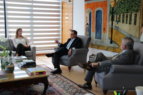 Presidente do TJSC conversado com diretoria da AMC