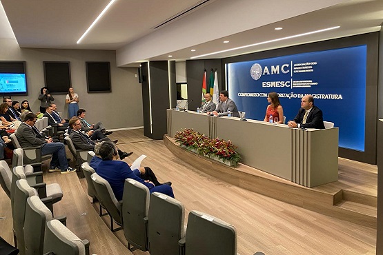 Professores da Calábria palestram sobre responsabilidade civil nas redes sociais 