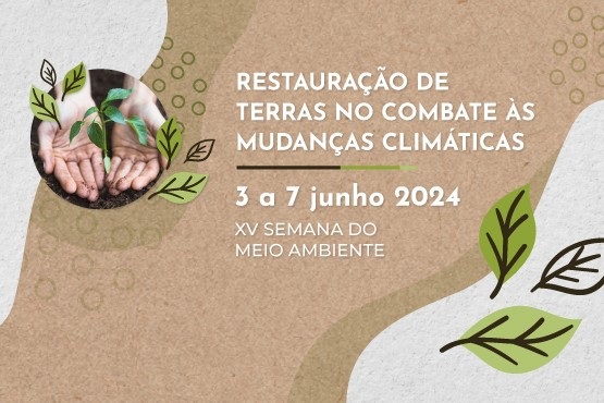A imagem é um cartaz de divulgação de um evento. No topo, há uma foto de mãos segurando uma muda de planta, cercada por ilustrações de folhas verdes. O texto no cartaz diz: "RESTAURAÇÃO DE TERRAS NO COMBATE ÀS MUDANÇAS CLIMÁTICAS 3 a 7 junho 2024 XV SEMANA DO MEIO AMBIENTE" O fundo do cartaz é em tons de bege e verde, com algumas ilustrações de folhas espalhadas.
