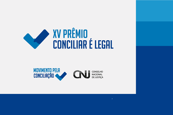 A imagem é um cartaz promocional do "XV Prêmio Conciliar é Legal". No centro, há um grande símbolo de marca de seleção em azul, seguido pelo texto "XV Prêmio Conciliar é Legal" em letras azuis. Abaixo, à esquerda, está escrito "Movimento pela Conciliação" com outro símbolo de marca de seleção. À direita, está o logotipo do Conselho Nacional de Justiça (CNJ) com o texto "Conselho Nacional de Justiça". O fundo é predominantemente branco com uma faixa azul na parte inferior e uma faixa em tons de azul à direita.