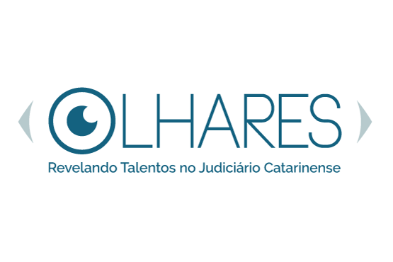 Logo com a palavra "OLHARES" em letras maiúsculas e estilizadas. À esquerda da palavra, há um círculo com um desenho que lembra um olho. Abaixo, está escrito "Revelando Talentos no Judiciário Catarinense". As cores predominantes são tons de azul.