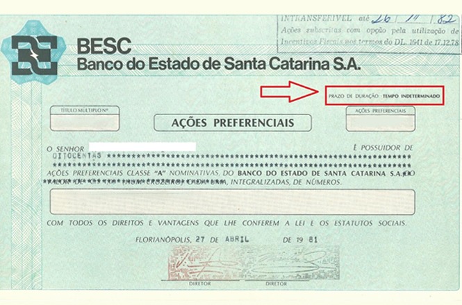A imagem mostra um certificado de ações do Banco do Estado de Santa Catarina S.A. (BESC). No centro, está destacado "AÇÕES PREFERENCIAIS", indicando o tipo de ações. À direita, uma seta vermelha aponta para a inscrição "PRAZO DE DURAÇÃO: TEMPO INDETERMINADO". Na parte inferior, há informações sobre o titular das ações, mencionando "AÇÕES PREFERENCIAIS CLASSE 'A' NOMINATIVAS". A data no documento é 27 de abril de 1981, em Florianópolis. Há também assinaturas na parte inferior.