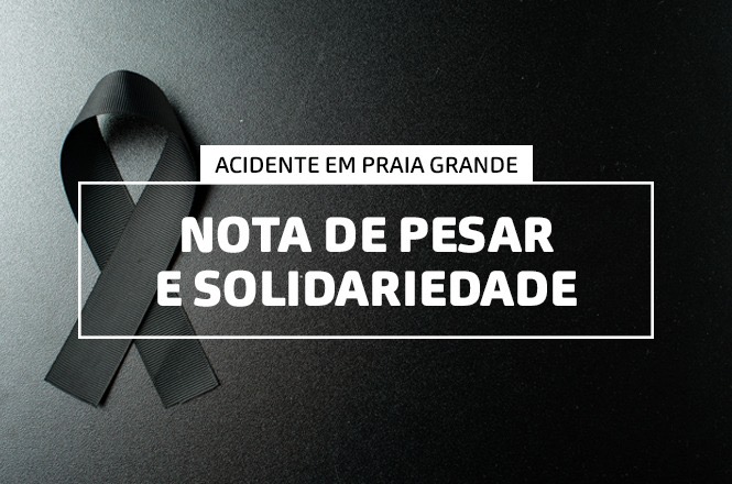A imagem apresenta um fundo escuro com um laço preto à esquerda, simbolizando luto. No centro, há um retângulo com a inscrição em branco "ACIDENTE EM PRAIA GRANDE" e "NOTA DE PESAR E SOLIDARIEDADE". A mensagem indica a expressão de condolências e apoio em resposta a um incidente ocorrido em Praia Grande.