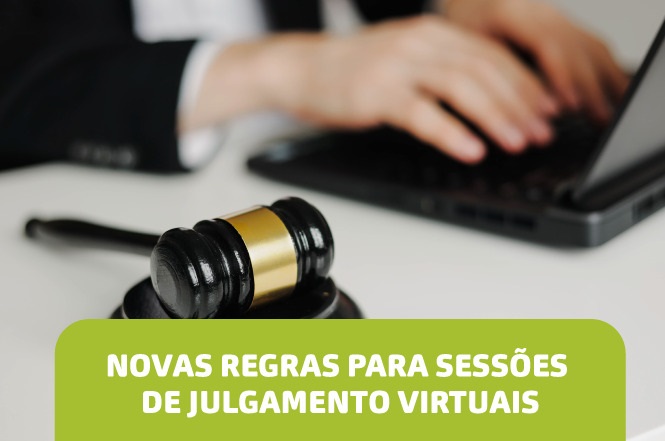 A imagem mostra uma pessoa digitando em um laptop, com um malhete (martelinho de juiz) em destaque ao fundo. Em primeiro plano, há uma faixa verde com o texto: "NOVAS REGRAS PARA SESSÕES DE JULGAMENTO VIRTUAIS".