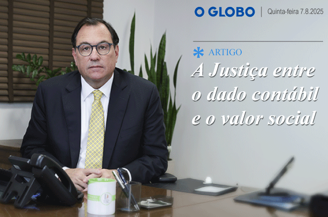 Foto horizontal: Francisco Oliveira Neto em gabinete ilustra artigo “A Justiça entre o dado contábil e o valor social”, em O Globo.