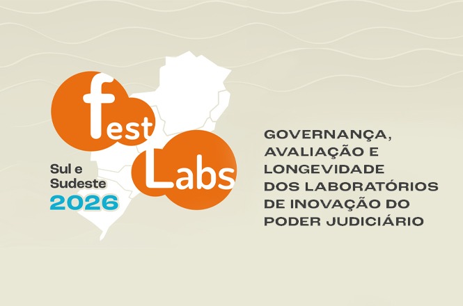 Arte gráfica: logotipo Fest Labs 2026 sobre mapa do Brasil, fundo claro, evento institucional, divulgando governança em laranja, bege e branco