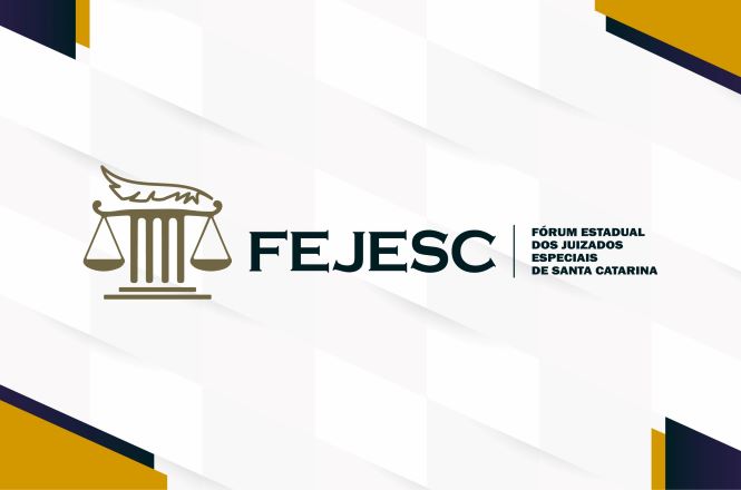 Arte gráfica: logotipo FEJESC em fundo institucional claro, identidade visual jurídica, fórum estadual, representando atuação em dourado, azul e branco