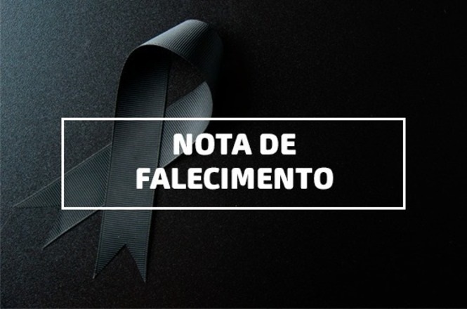 Arte gráfica: laço preto e texto “Nota de Falecimento”, fundo escuro, comunicação institucional, informando luto em preto e branco